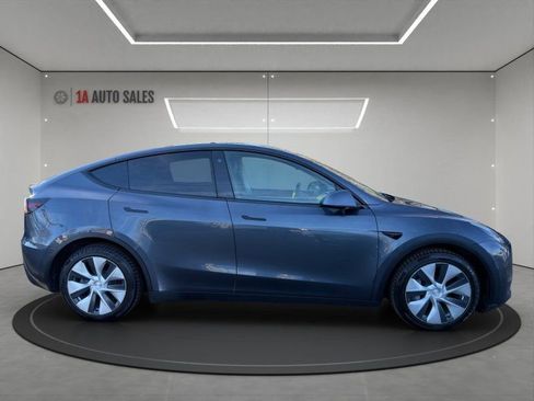 Used 2021 Tesla Model Y Long Range image 6