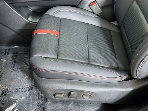 Used 2025 Chevrolet Traverse RS image 20