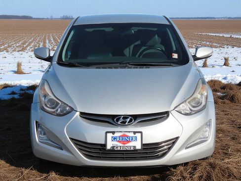 Used 2015 Hyundai Elantra Limited image 9