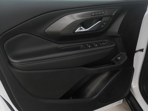 Used 2024 GMC Terrain SLT image 23