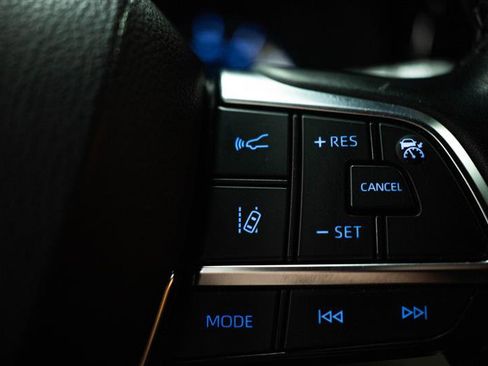 Used 2020 Toyota Highlander LE FWD image 22
