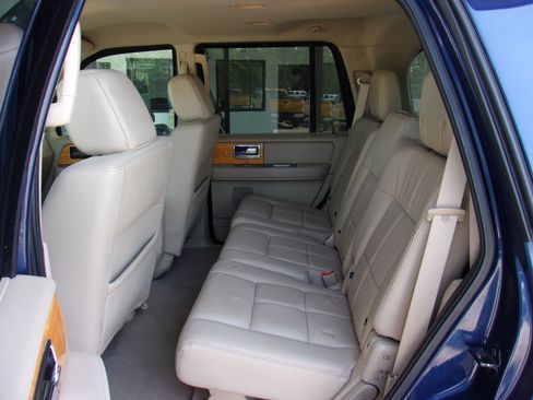 Used 2007 Lincoln Navigator 2WD image 11
