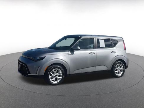 Used 2025 Kia Soul LX w/ LX Technology Package FWD image 8