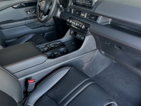 New 2025 Honda Pilot TrailSport image 13