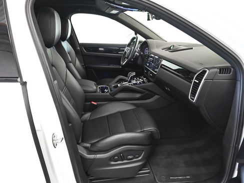 Used 2022 Porsche Cayenne Coupe AWD/4WD image 33