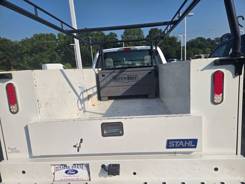 Used 2022 Ford F250 XL w/ Power Equipment Group RWD image 5