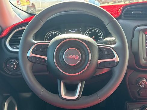 Used 2018 Jeep Renegade Latitude w/ Popular Equipment Group AWD/4WD image 14