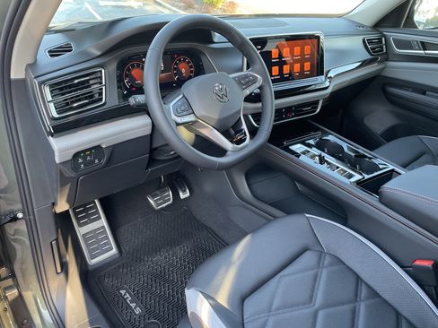 New 2026 Volkswagen Atlas Peak Edition AWD/4WD image 17