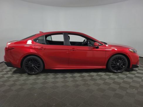 Used 2025 Toyota Camry SE FWD image 9