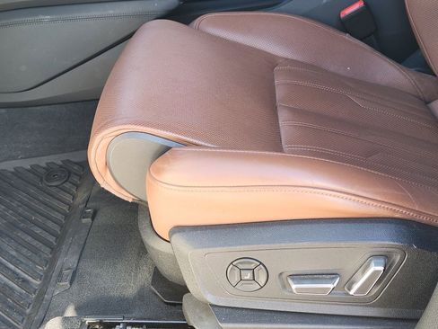 Used 2019 Audi e-tron Prestige image 25