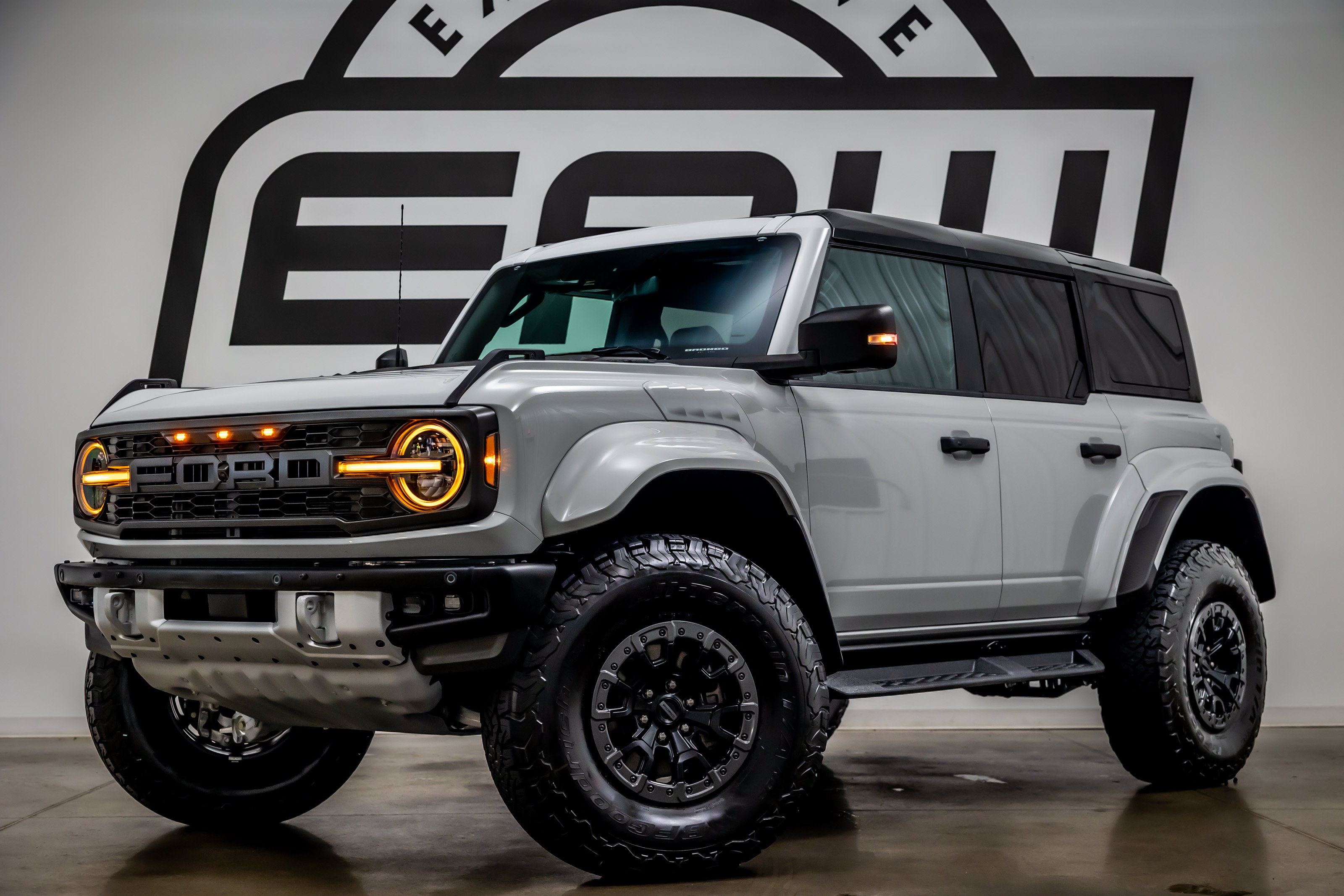 Used 2026 Ford Bronco Raptor w/ Interior Carbon Fiber Pack AWD/4WD image 1