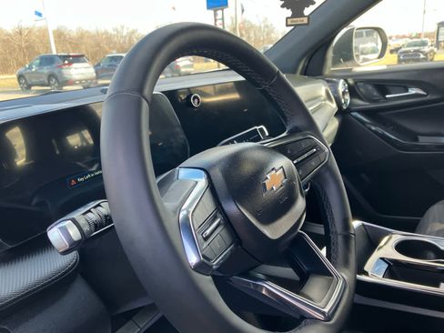 Certified 2025 Chevrolet Equinox LT image 9