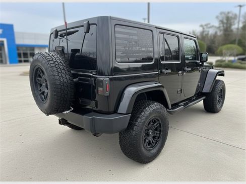 Used 2012 Jeep Wrangler Unlimited Sahara image 4