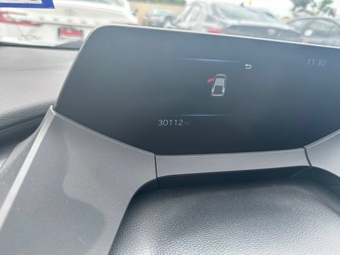 Used 2023 Toyota Prius XLE FWD image 4