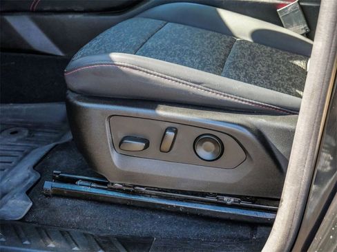 Used 2024 Chevrolet Colorado Z71 w/ Z71 Convenience Package 2 image 25