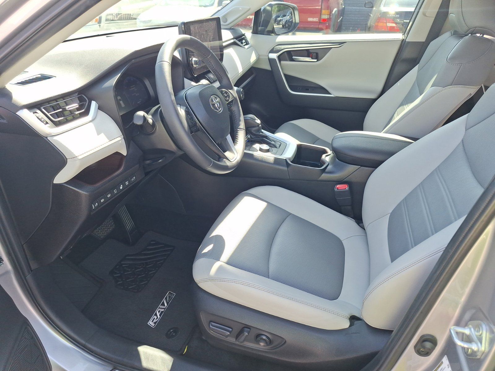 Used 2023 Toyota RAV4 Limited AWD/4WD image 16