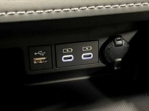 Used 2025 Toyota Highlander Platinum image 34