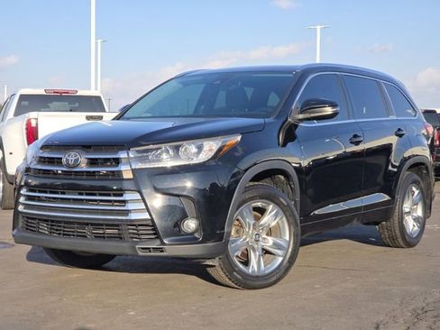 Used 2018 Toyota Highlander Limited image 2