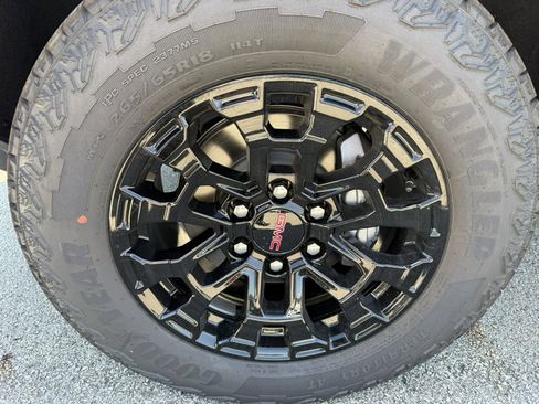 New 2026 GMC Canyon Elevation w/ Convenience Package image 9