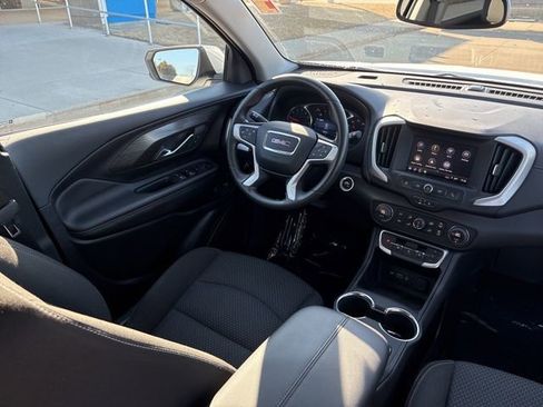 Used 2024 GMC Terrain SLE w/ Driver Convenience Package image 24
