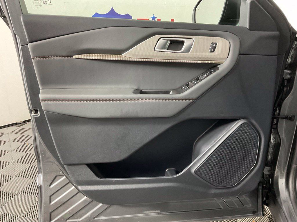 New 2027 Ford Explorer Active RWD image 12