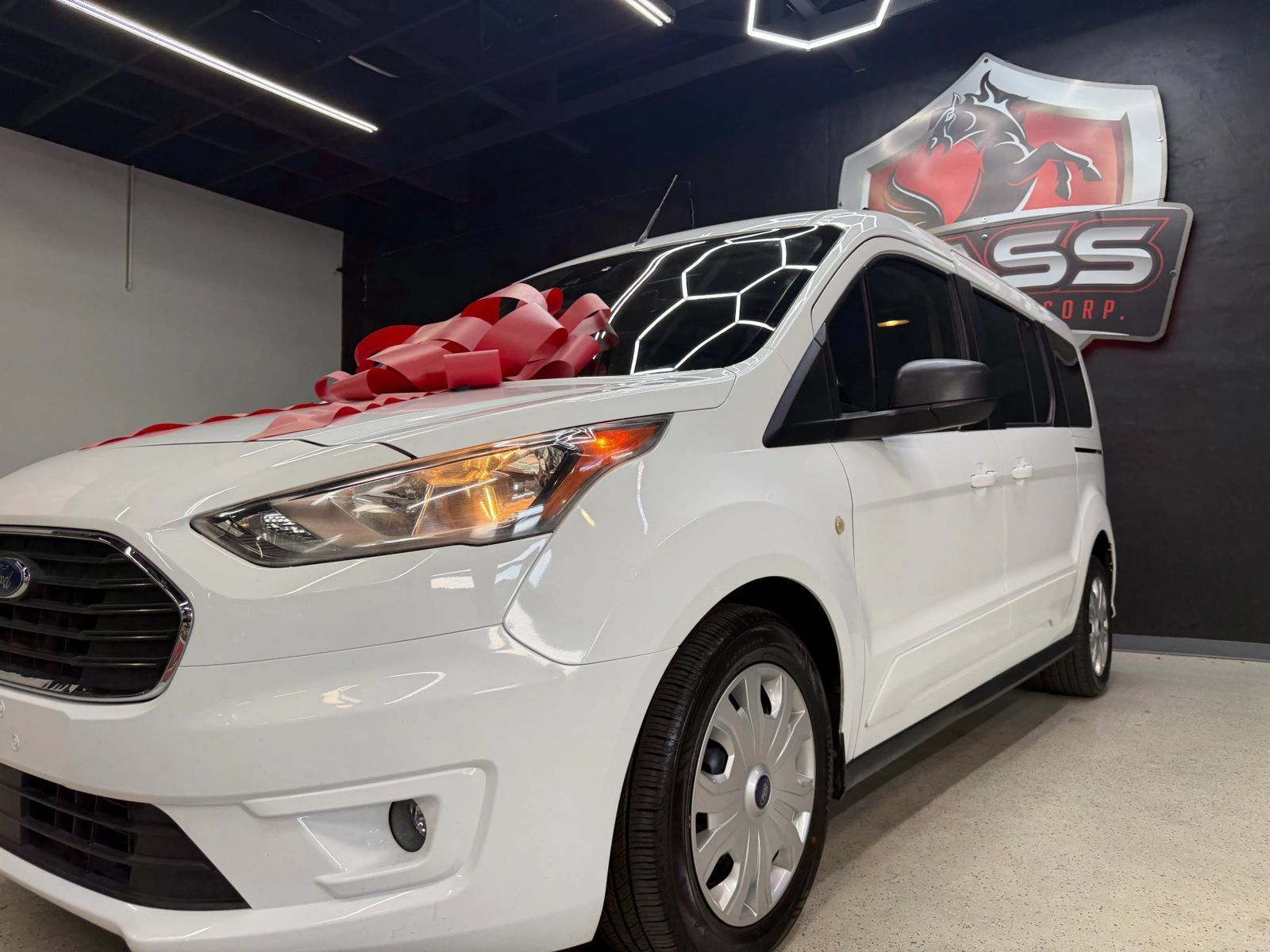 Used 2020 Ford Transit Connect XLT FWD image 4