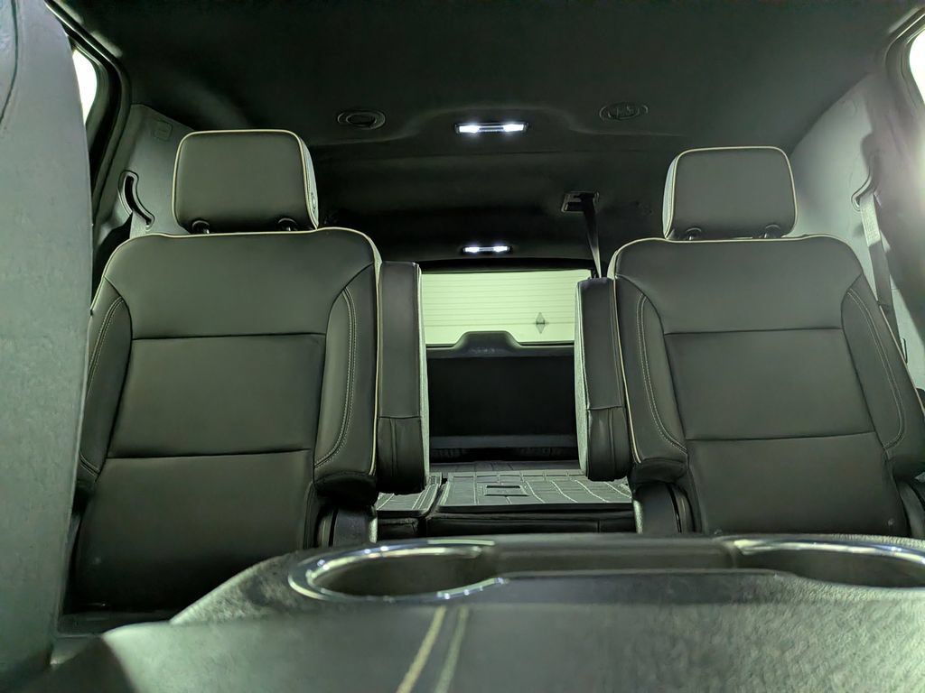 Used 2023 Chevrolet Suburban Premier AWD/4WD image 31
