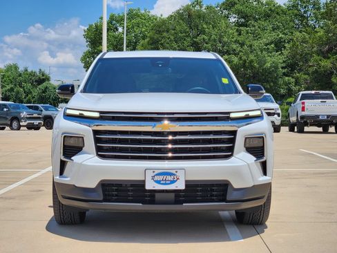 Used 2026 Chevrolet Traverse LT w/ Sun and Wheel Package FWD image 2