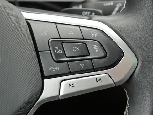 Used 2024 Volkswagen Atlas SE w/ Panoramic Sunroof Package image 31