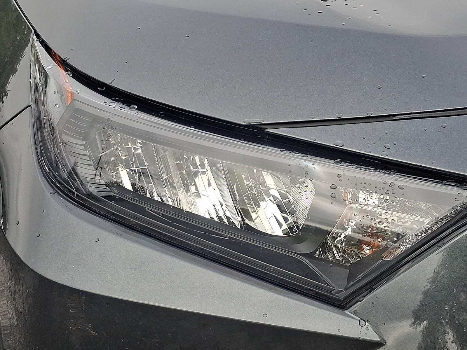 Used 2021 Toyota RAV4 LE AWD/4WD image 9