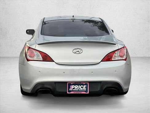 Used 2010 Hyundai Genesis 3.8 image 8