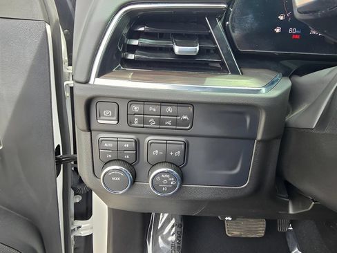 Used 2025 Chevrolet Suburban Z71 AWD/4WD image 22