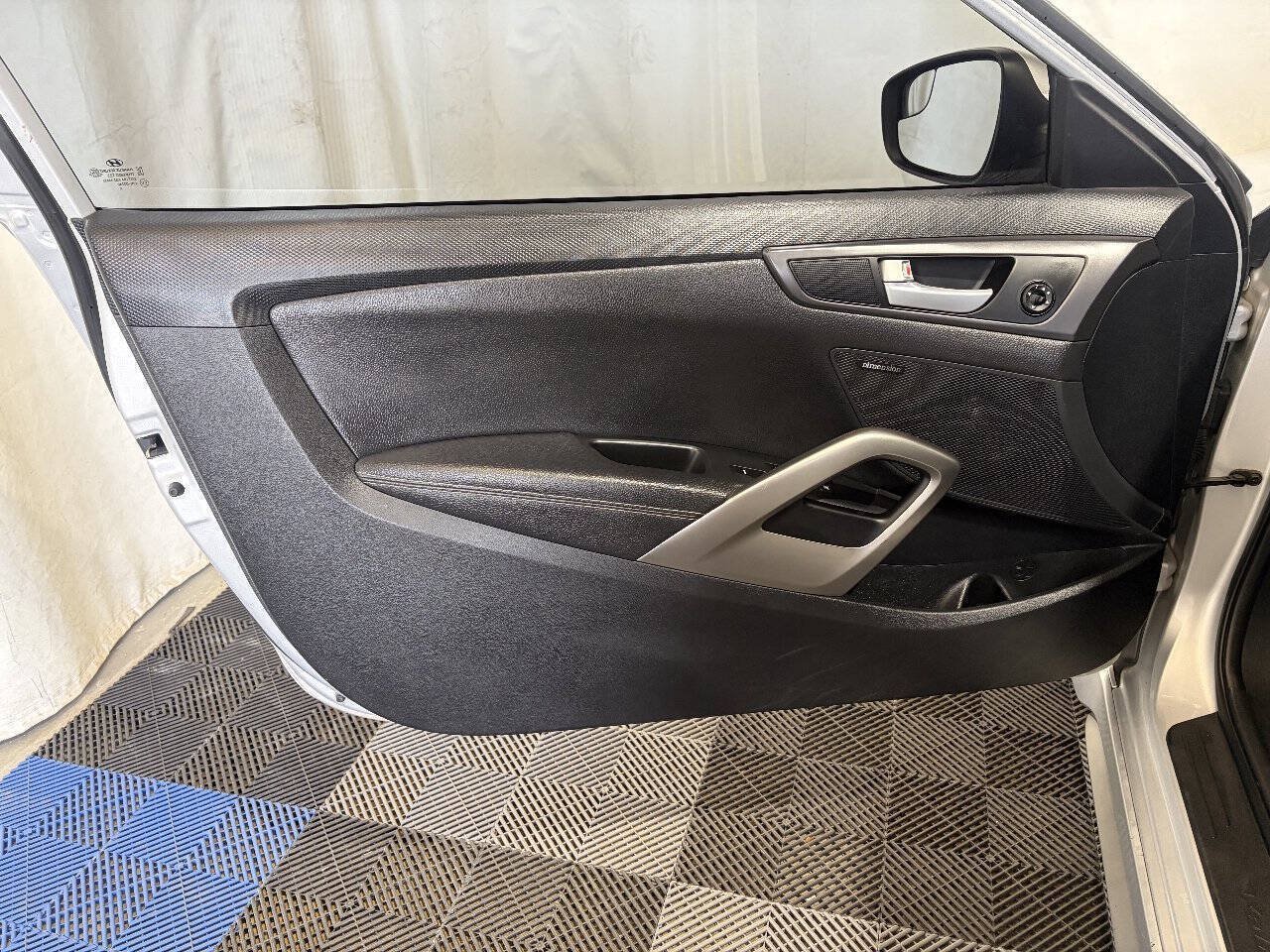 Used 2016 Hyundai Veloster Turbo FWD image 8