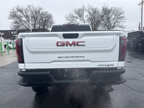 Used 2025 GMC Sierra 2500 AT4X image 8