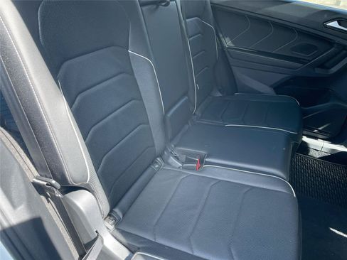 Used 2022 Volkswagen Tiguan SEL R-Line AWD/4WD image 17