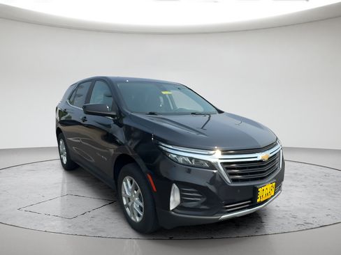 Used 2022 Chevrolet Equinox LT w/ Driver Convenience Package AWD/4WD image 4