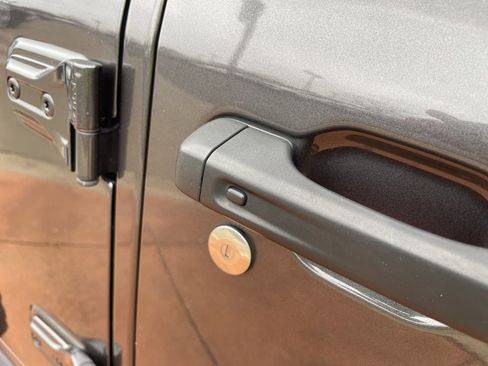 Used 2021 Jeep Wrangler Unlimited Rubicon w/ Xtreme Recon 35" Tire Package image 27