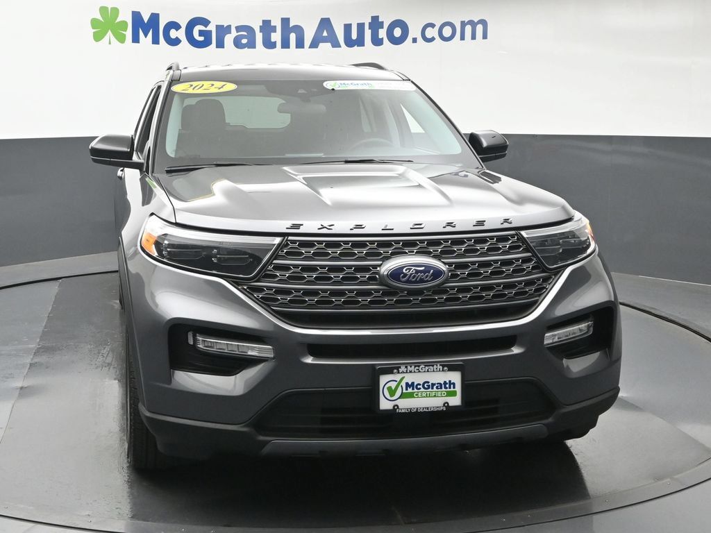 Used 2024 Ford Explorer XLT w/ Equipment Group 202A AWD/4WD image 5