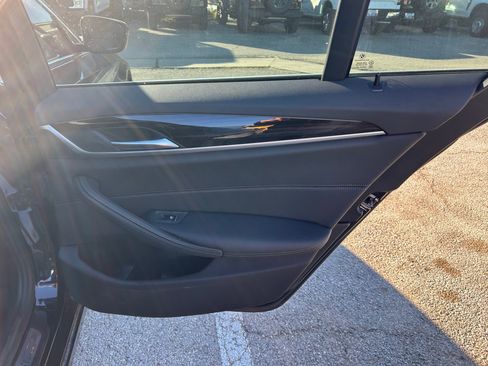 Used 2023 BMW 530i w/ Convenience Package image 25