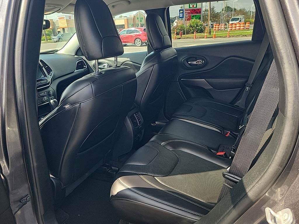 Used 2019 Jeep Cherokee Limited AWD/4WD image 16