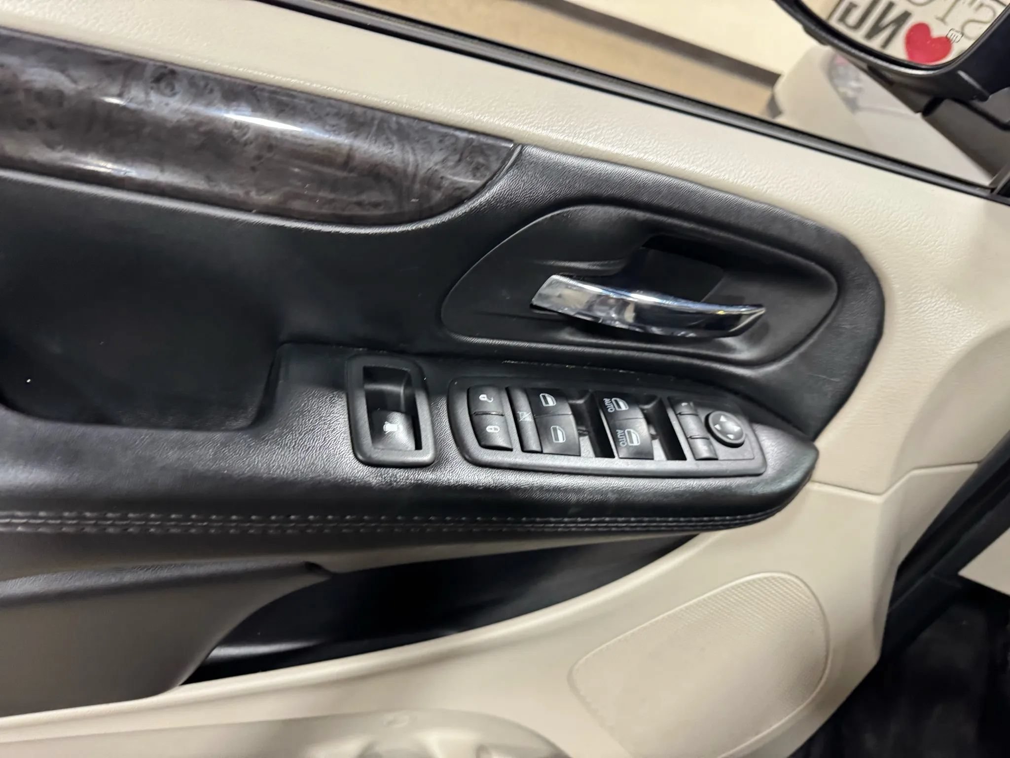 Used 2018 Dodge Grand Caravan SE FWD image 45