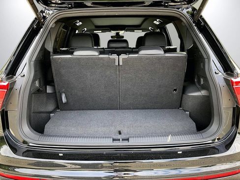 Used 2024 Volkswagen Tiguan SE R-Line FWD image 26