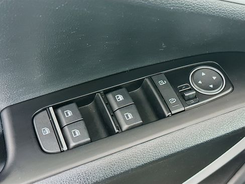 Used 2025 Kia Soul LX w/ LX Technology Package image 15