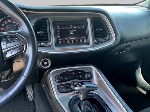 Used 2019 Dodge Challenger SXT RWD image 7