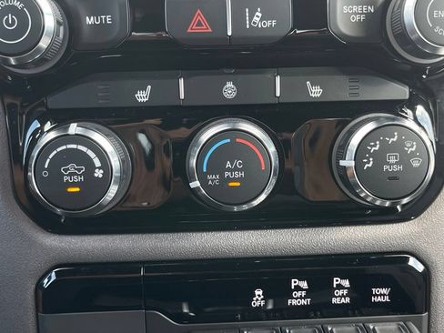 Used 2025 RAM 1500 Big Horn AWD/4WD image 32