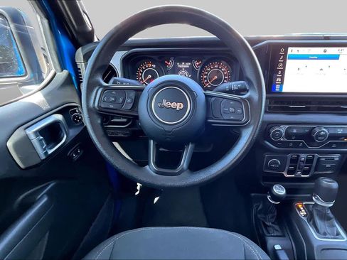 Used 2025 Jeep Gladiator Sport AWD/4WD image 6