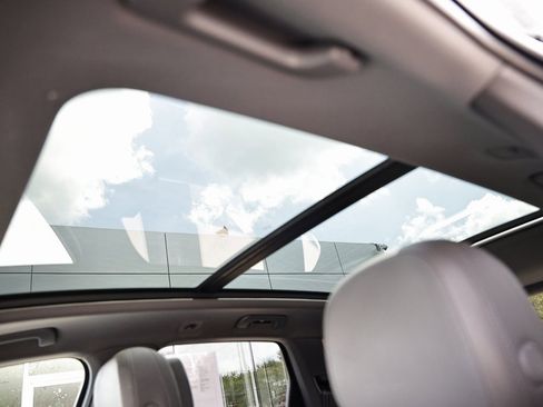 Used 2022 Porsche Cayenne Platinum Edition image 22