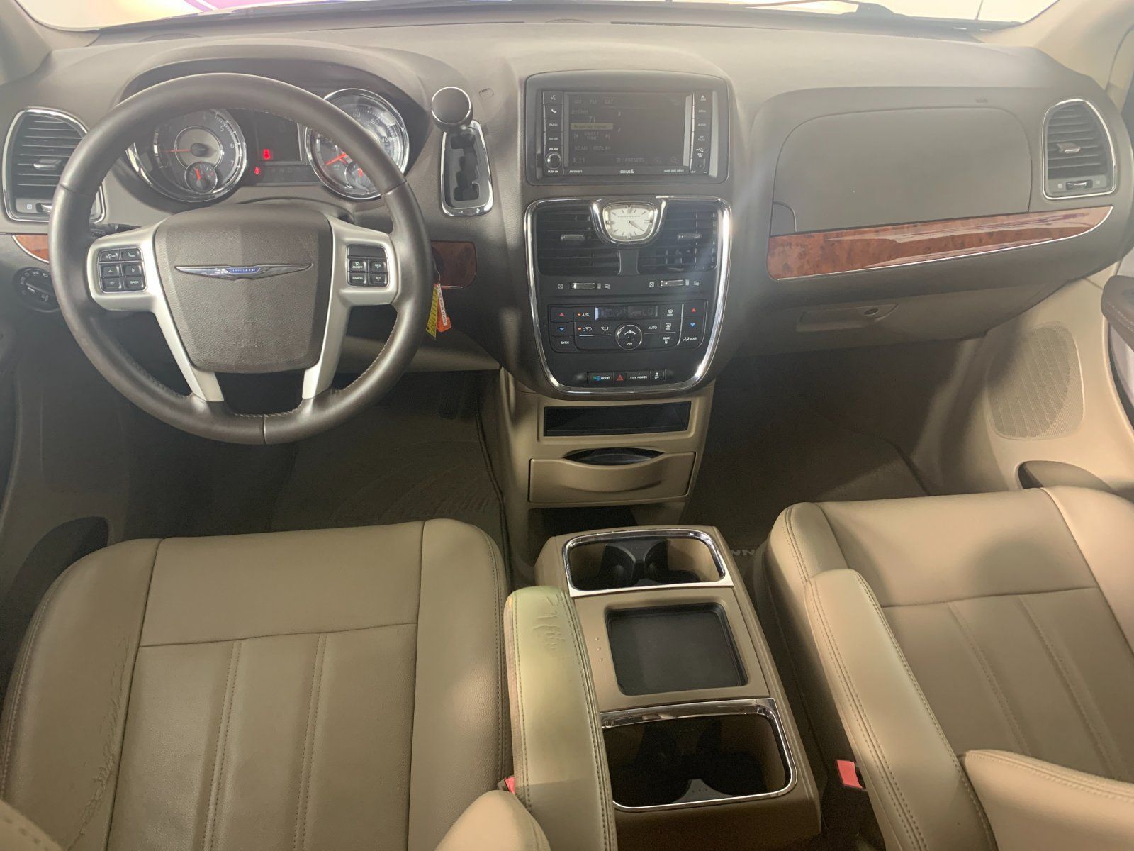 Used 2015 Chrysler Town & Country Touring w/ Trailer Tow Group FWD image 28