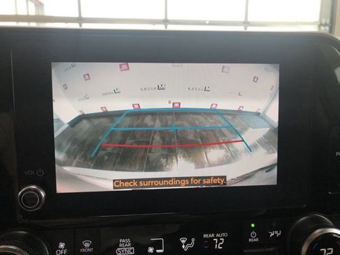 Used 2023 Toyota Highlander L image 16