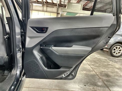 Used 2025 Subaru Crosstrek 2.0i Premium image 24